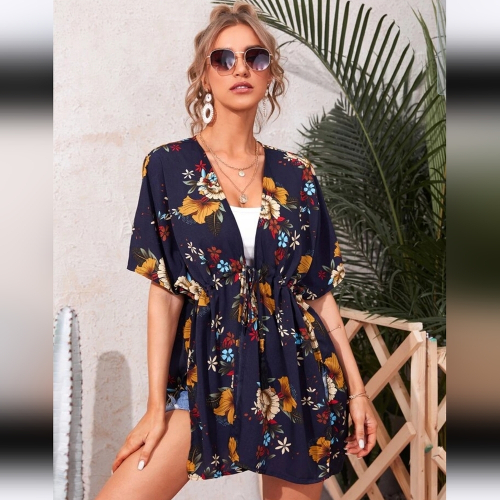 New without tags navy floral tie front Kimono🌼